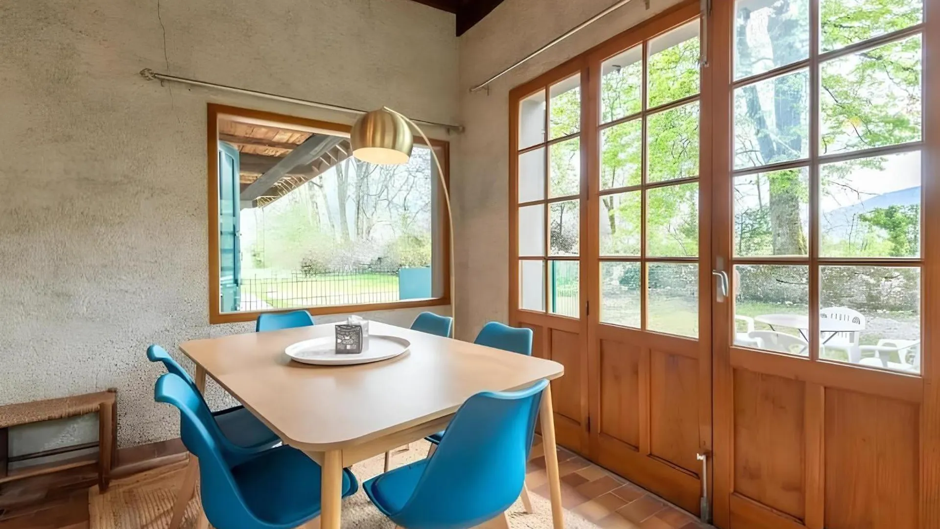 Maison Jumelee Avec Terrasse - A 200M Du Lac D'Annecy Sevrier 0*,  France